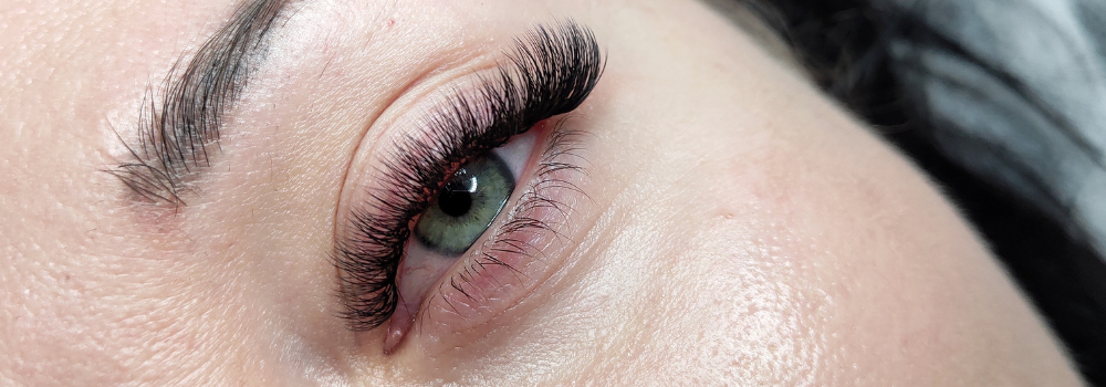 Extensions de Cils Givors : Sublimez Votre Regard avec une Experte !