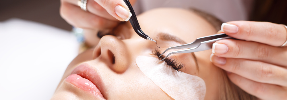 Formation Extensions de Cils Lyon : Devenez une Experte du Regard à Givors