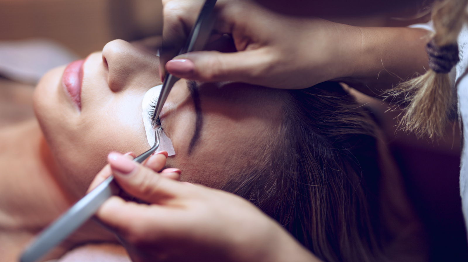 Tu as été formée mais insatisfaite de tes résultats ? Formation perfectionnement extensions de cils à Givors, près de Lyon. 100% individuelle, éligible CPF.
