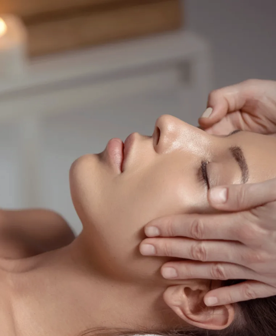 Soin du visage personnalisé avec massage à l'institut E' Claire de beauté à Givors