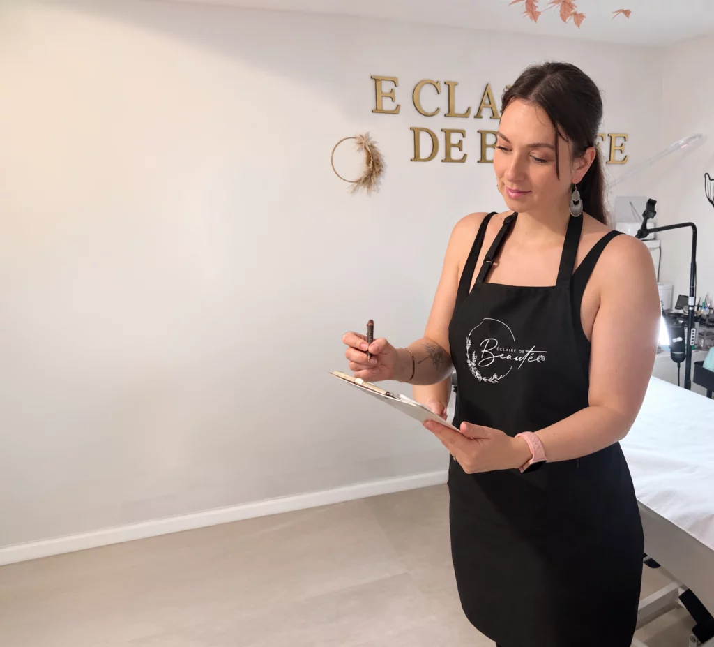 Claire Méquinion dans son institut E' Claire de beauté à Givors