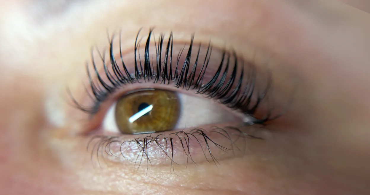 Cils naturels recourbés après un rehaussement Yumi Lashes à Givors